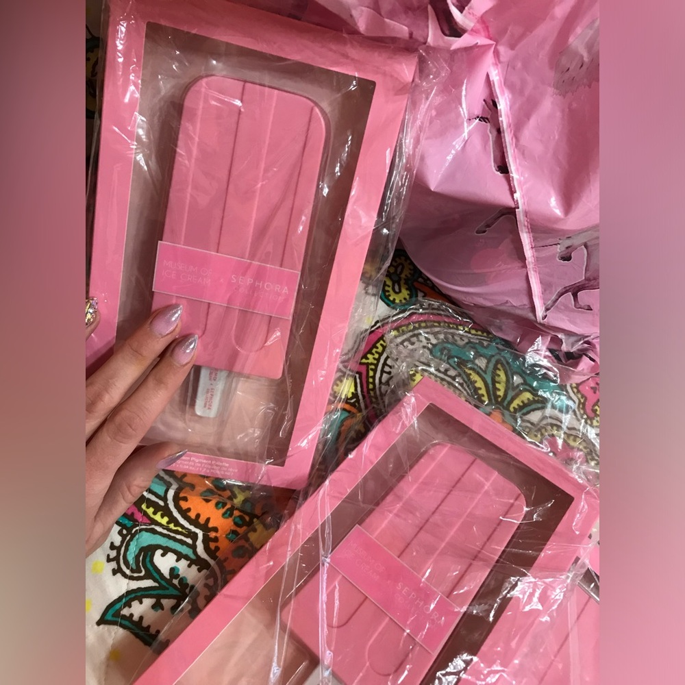 NWT - Sephora Limited Edition Museum of Ice Cream Eyeshadow Palette